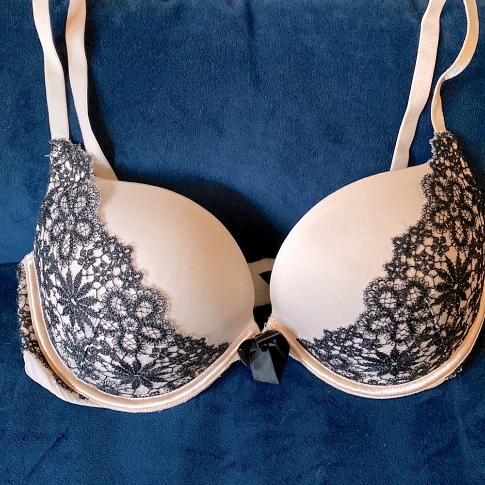 Victoria’s Secret 36D bra